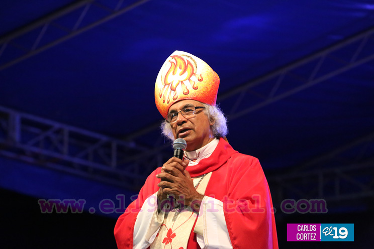 Juventud católica celebra efusivo homenaje al Cardenal Brenes