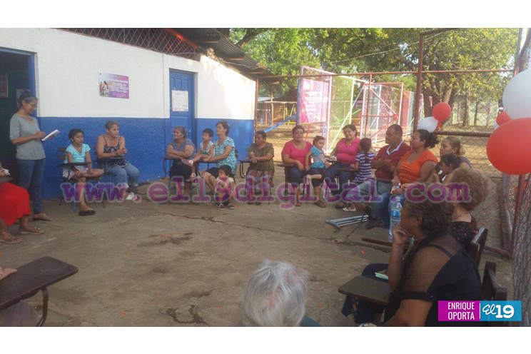Madres destacadas del Isaías Gómez son homenajeadas