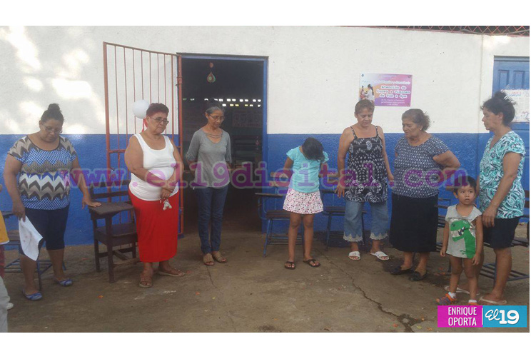 Madres destacadas del Isaías Gómez son homenajeadas