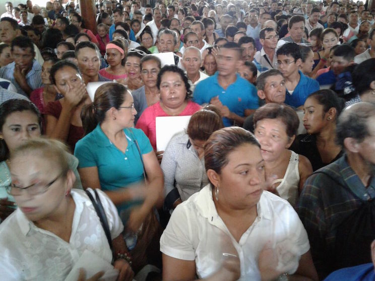 Fieles Celebran a Santa Rita de Casia