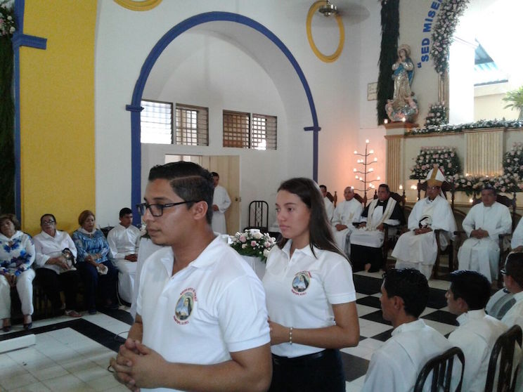 Fieles Celebran a Santa Rita de Casia