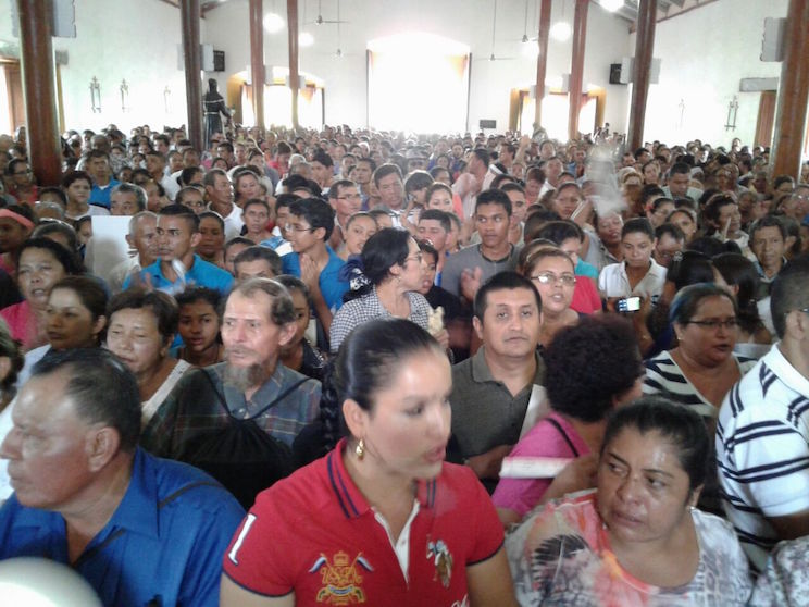 Fieles Celebran a Santa Rita de Casia