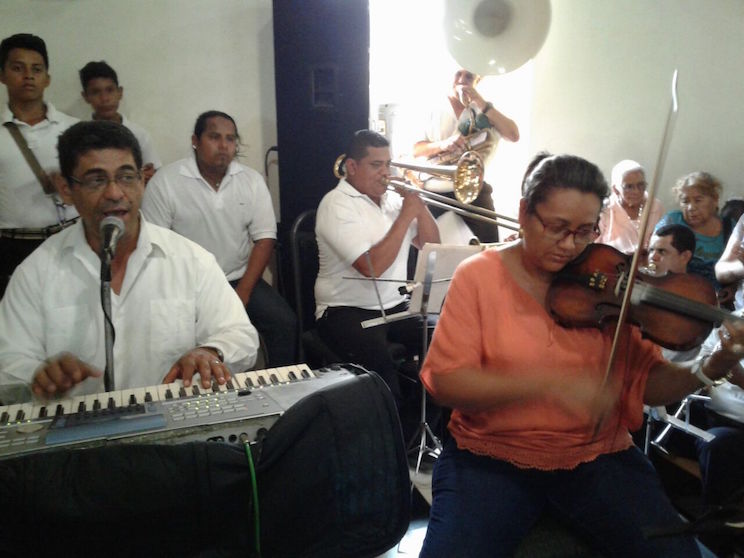 Fieles Celebran a Santa Rita de Casia