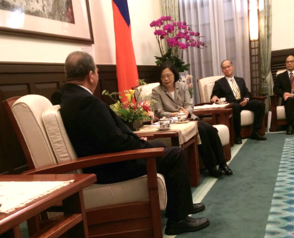 Vicepresidente Halleslevens y Presidenta Tsai de Taiwán se reúnen: aumentar el intercambio entre ambos países