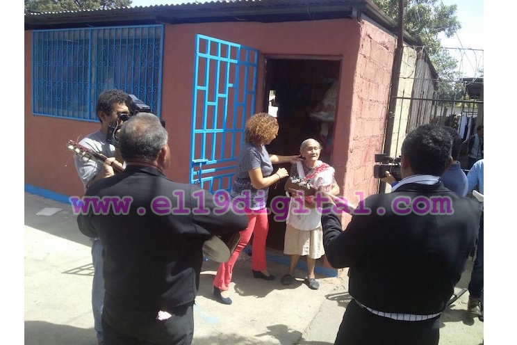 Madres de Héroes y Mártires reciben serenatas y regalos
