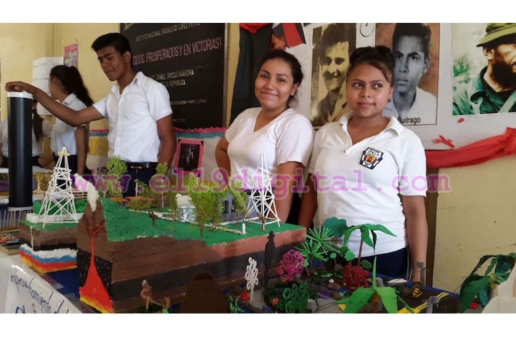Estudiantes del Rigoberto López Pérez participan de la XV jornada científica