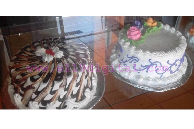 Reposterías y floristerías se preparan con promociones para celebrar a mamá  
