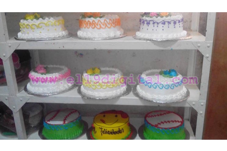 Reposterías y floristerías se preparan con promociones para celebrar a mamá  