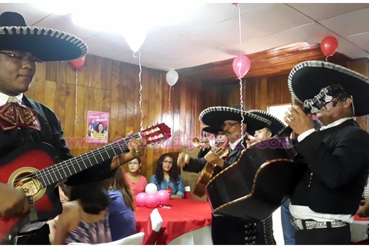 Invur celebra a las mamás en su día
