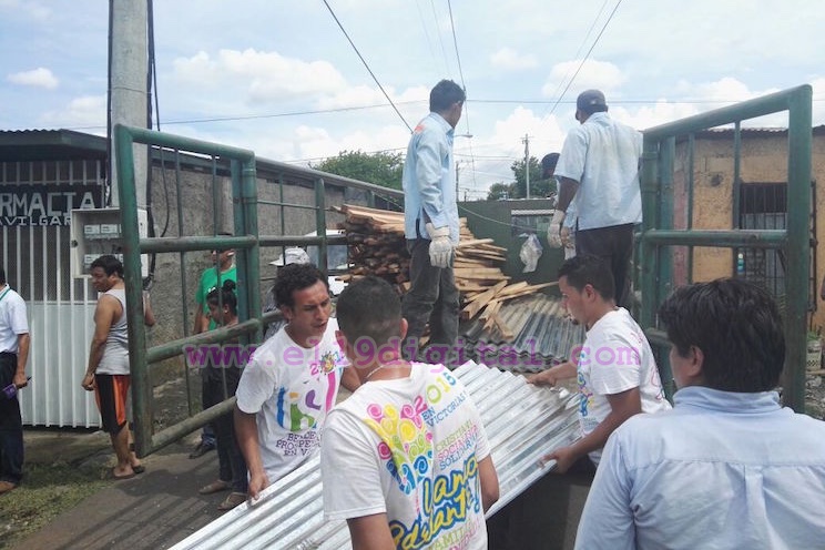 Familias afectadas por lluvias y fuertes vientos reciben asistencia solidaria de gobierno