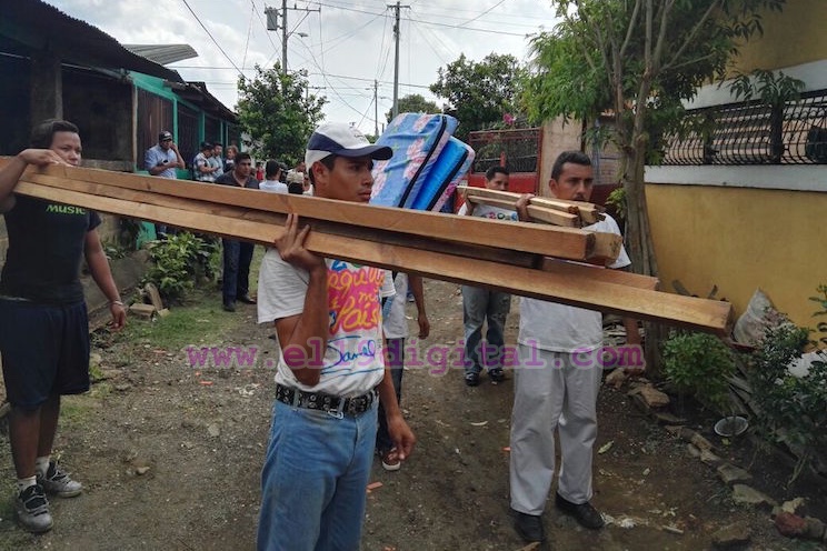 Familias afectadas por lluvias y fuertes vientos reciben asistencia solidaria de gobierno
