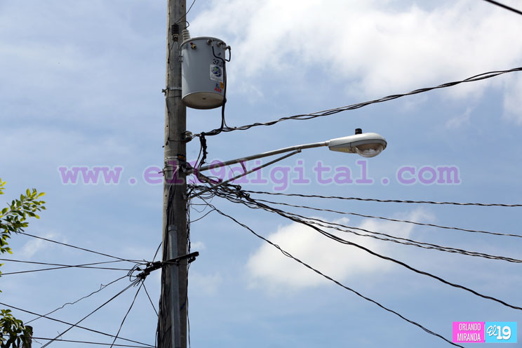 Enatrel normaliza servicio eléctrico en barrio Jorge Dimitrov