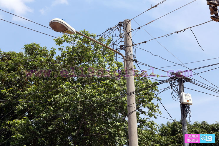 Enatrel normaliza servicio eléctrico en barrio Jorge Dimitrov