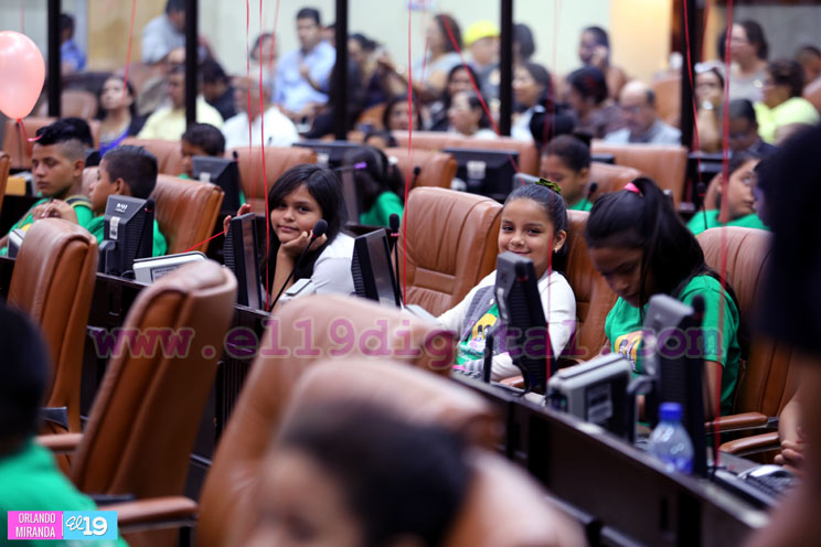 Niños y niñas celebran Sesión Especial en Asamblea Nacional
