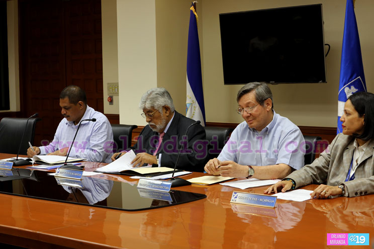 Gobierno y BCIE firman convenio para el mejoramiento de la carretera Muy Muy-Matiguás-Río Blanco