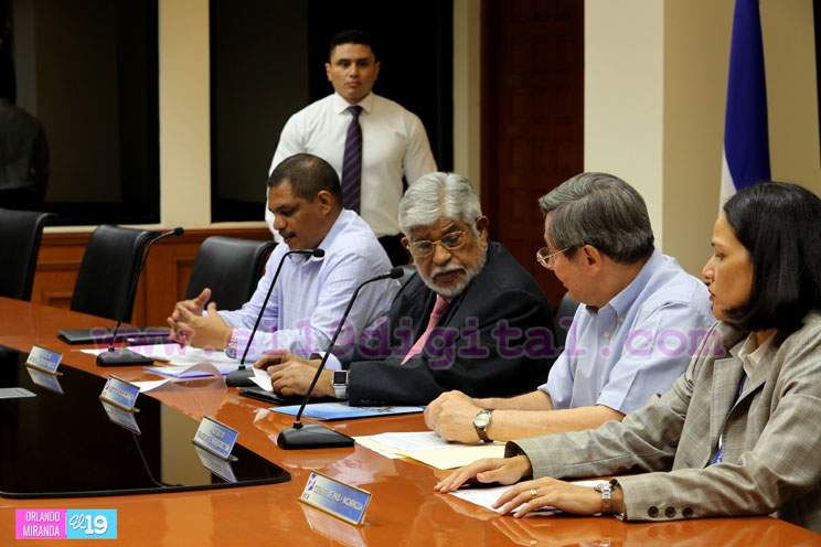 Gobierno y BCIE firman convenio para el mejoramiento de la carretera Muy Muy-Matiguás-Río Blanco