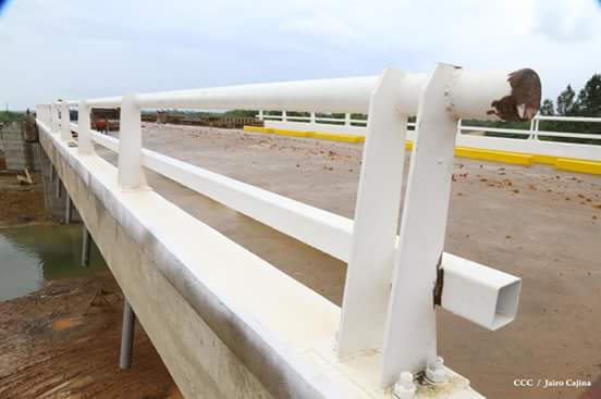 Nuevo puente de Sisin abre paso previo a su inauguración debido a emergencia