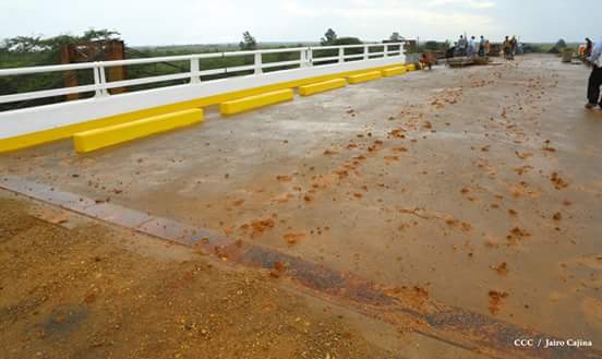 Nuevo puente de Sisin abre paso previo a su inauguración debido a emergencia
