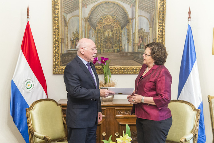 Embajadora Robleto entrega Cartas Credenciales en Paraguay