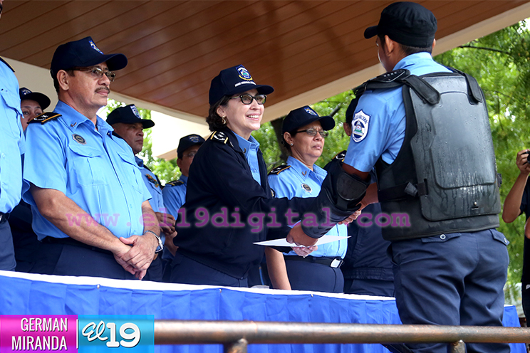 Se gradúan 49 Policías en Curso Especial Antidisturbios