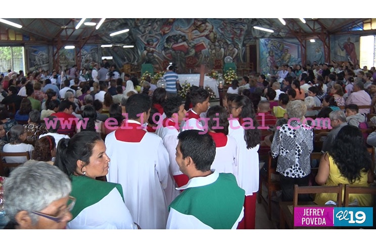 Familias del barrio El Riguero dan recibimiento a nuevo párroco en la Iglesia Santa María de los Ángeles