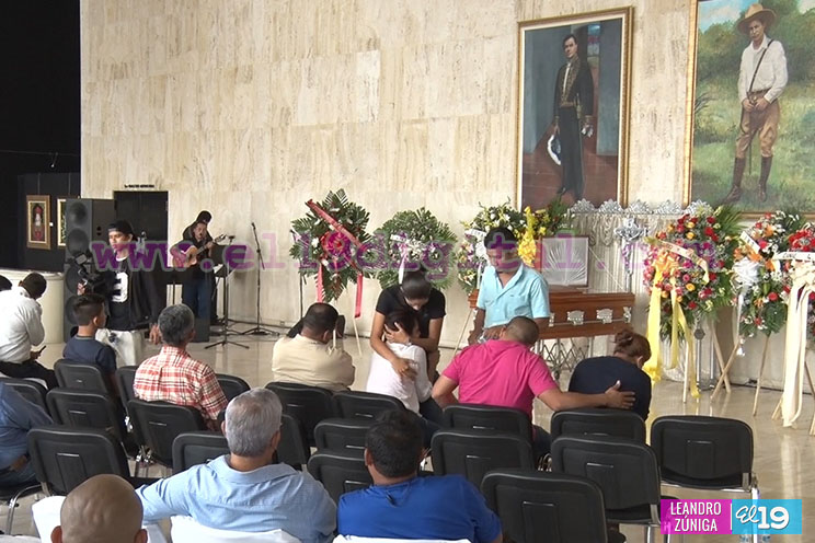 Rinden emotivo homenaje al mejor manager de Nicaragua, Noel Areas