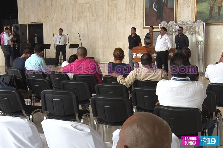 Rinden emotivo homenaje al mejor manager de Nicaragua, Noel Areas