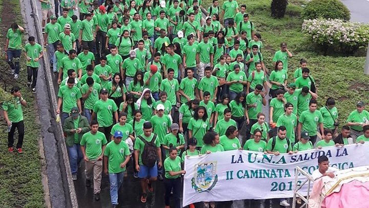 Realizan Caminata Ecológica en León