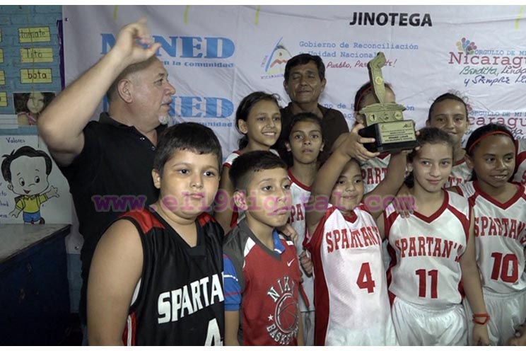 Niños y niñas campeones de Mini-Baloncesto regresan triunfantes a Jinotega
