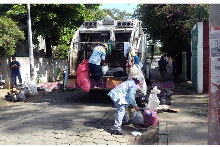 Recolección domiciliar de basura garantiza la salud y bienestar de pobladores del barrio 14 de Junio