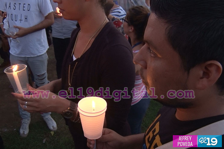 Comunidad LGBT realiza plantón en rechazo a masacre terrorista en club nocturno de EEUU