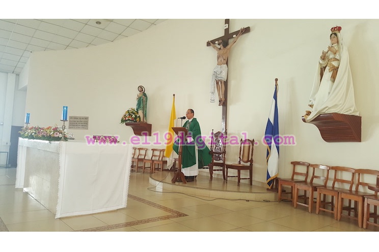 Ofician Misa en memoria de los héroes y mártires caídos en la gesta de El Vapor
