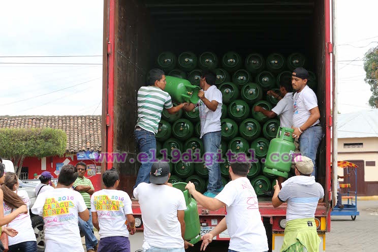 Gobierno entrega cocinas y tanques de gas a familias chinandeganas