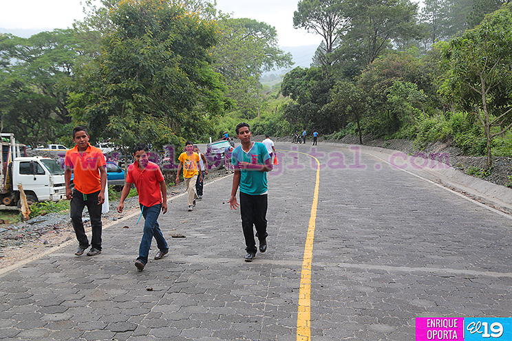 Familias celebran inauguración de Tramo carretero San Juan de Río Coco - Las Cruces