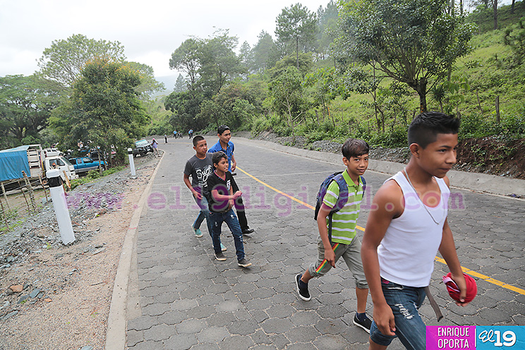 Familias celebran inauguración de Tramo carretero San Juan de Río Coco - Las Cruces