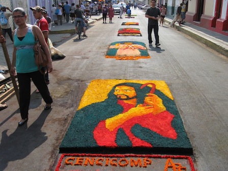 Miles acompañan a San Benito en sus tradicionales misas y procesión de Lunes Santo