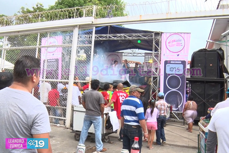 Radio Sandino la echa toda para celebrar a los padres nicaragüenses