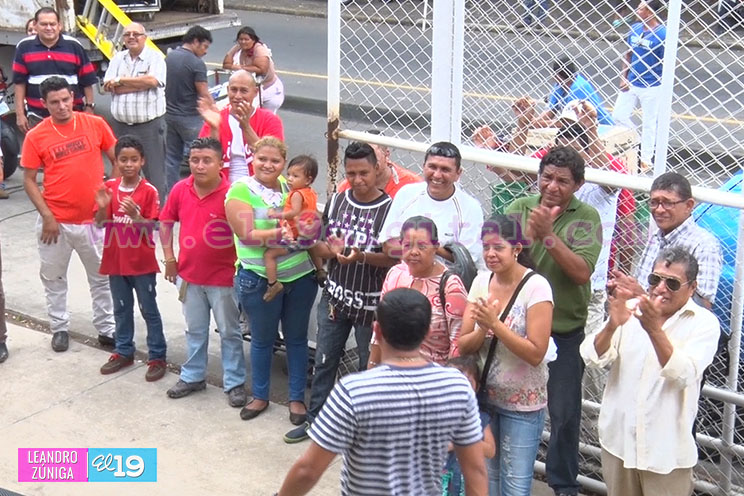Radio Sandino la echa toda para celebrar a los padres nicaragüenses