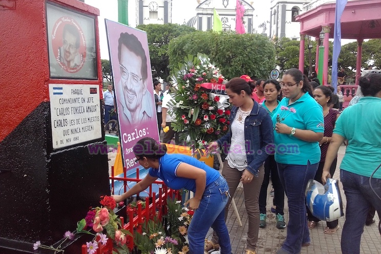 Juventud Sandinista de Rivas entrega Una Flor para Carlos