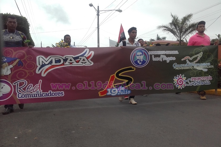 Juventud Sandinista de Rivas entrega Una Flor para Carlos