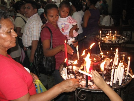 Miles acompañan a San Benito en sus tradicionales misas y procesión de Lunes Santo
