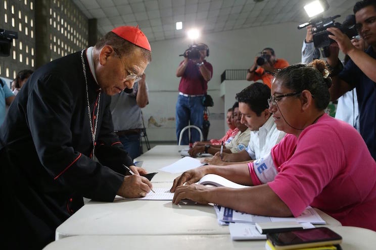 Cardenal Miguel Obando participa en proceso de verificación ciudadana