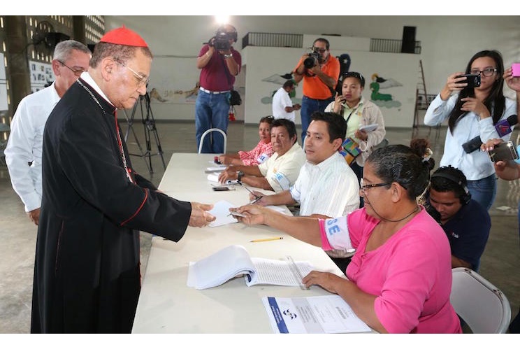 Cardenal Miguel Obando participa en proceso de verificación ciudadana