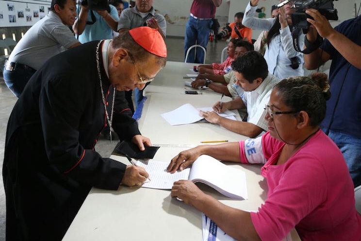 Cardenal Miguel Obando participa en proceso de verificación ciudadana