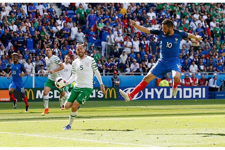 Griezmann comanda remontada de Francia que avanza a cuartos