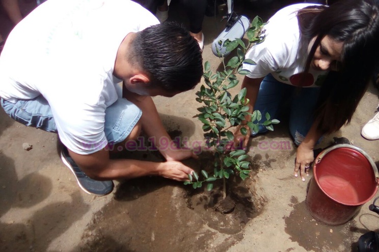 Oscar Duarte se suma a la campaña nacional "Yo adopto un árbol"