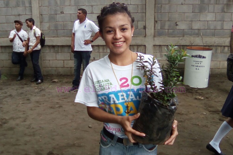 Oscar Duarte se suma a la campaña nacional "Yo adopto un árbol"