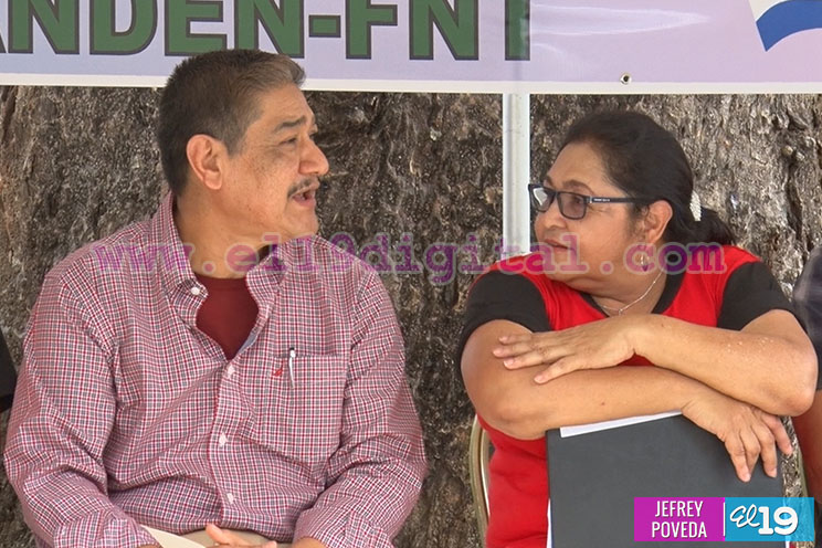 Miles de educadores celebran Día Nacional del Magisterio