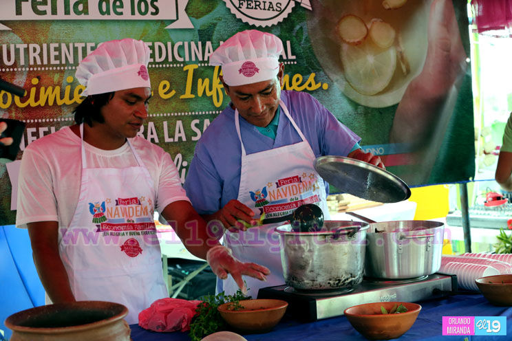 Familias aprenden sobre medicina natural en la feria de las infusiones, cocimientos y el jengibre