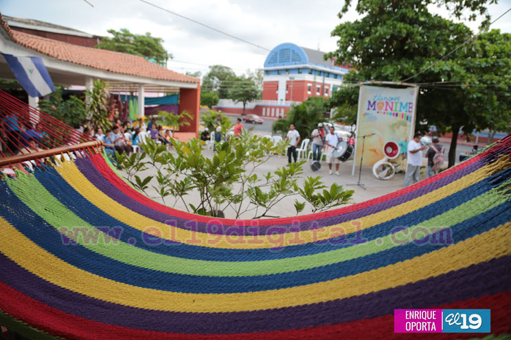 Un paseo por la Avenida de Bolívar a Chávez